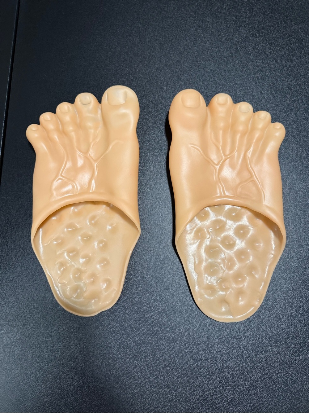 Novelty Toe-Design Slip-On Slippers in Beige